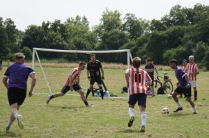 Shayan Morkrami (r.) sucht die Lücke.
